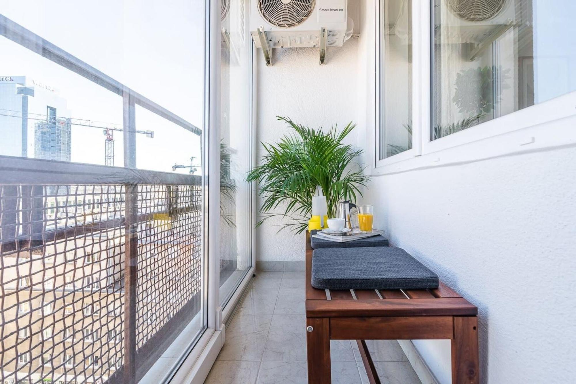 Navy Aesthetic Apartment With Balcony By Noclegi Renters 바르샤바 외부 사진